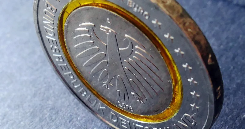 Payer dans la bonne devise : l'économie silencieuse de 5 %